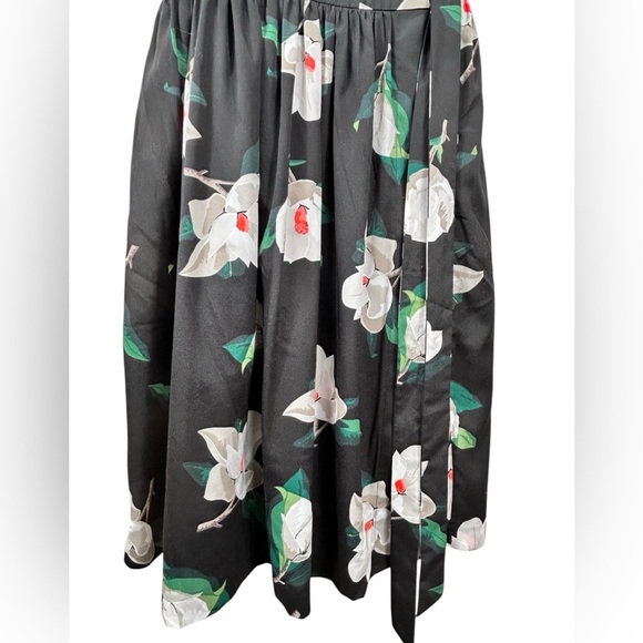 Banana Republic midi wrap dress, Size 6, black Florals, vneck, flowy Sleeveless - Picture 5 of 9